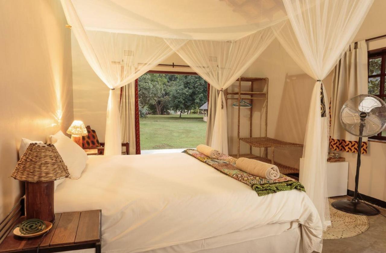 Marula Lodge Mfuwe Buitenkant foto