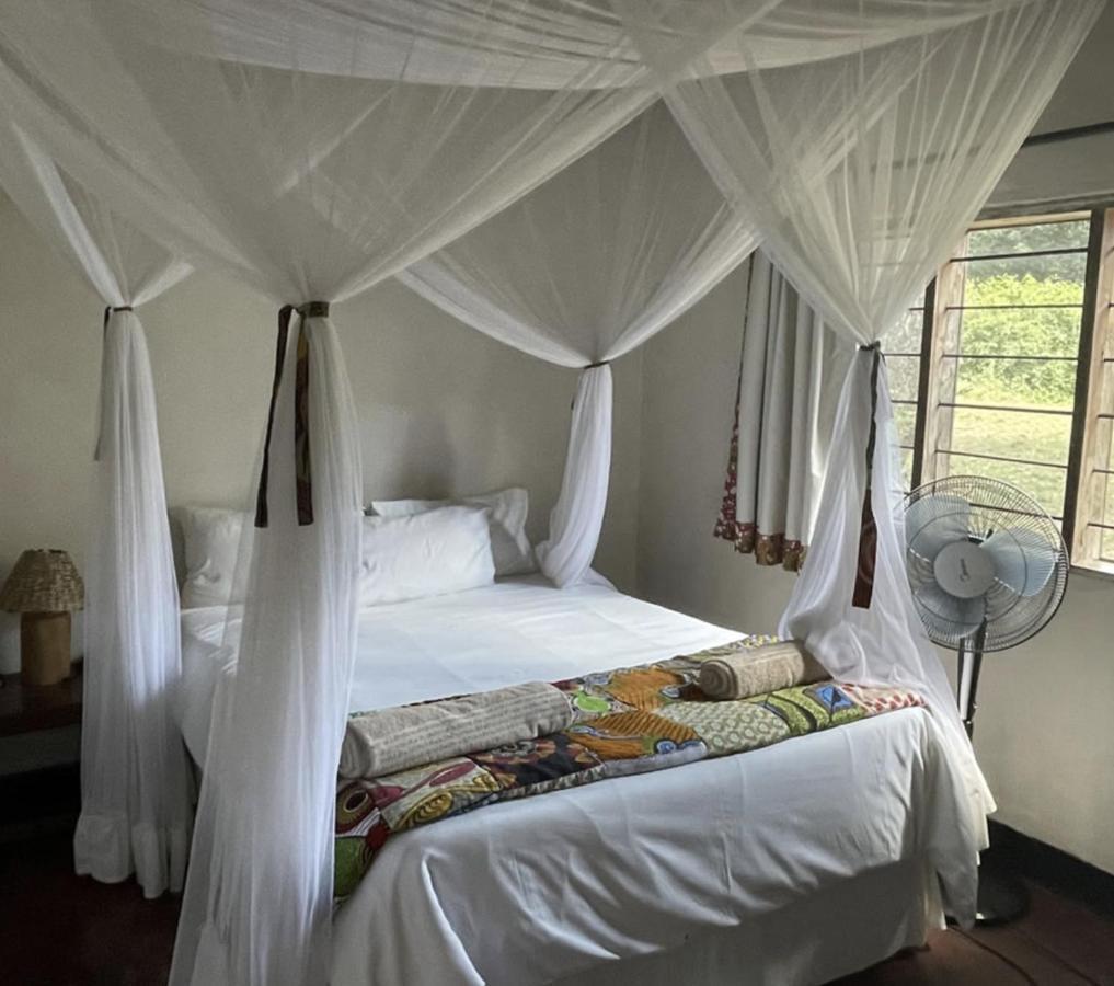 Marula Lodge Mfuwe Buitenkant foto