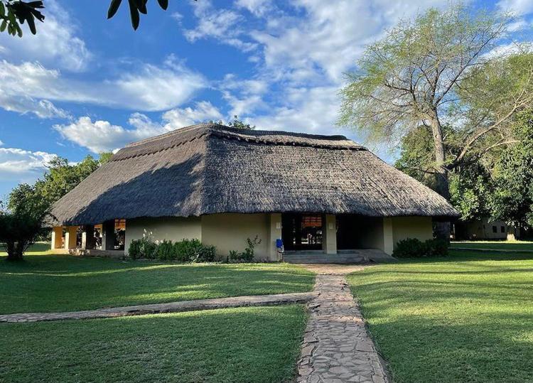 Marula Lodge Mfuwe Buitenkant foto